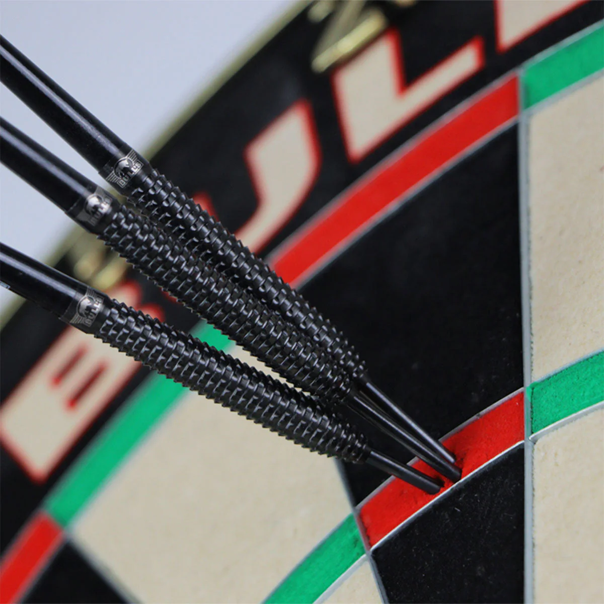 Bull's Shark Pro Black 90% Steel Tip Darts - Image 6