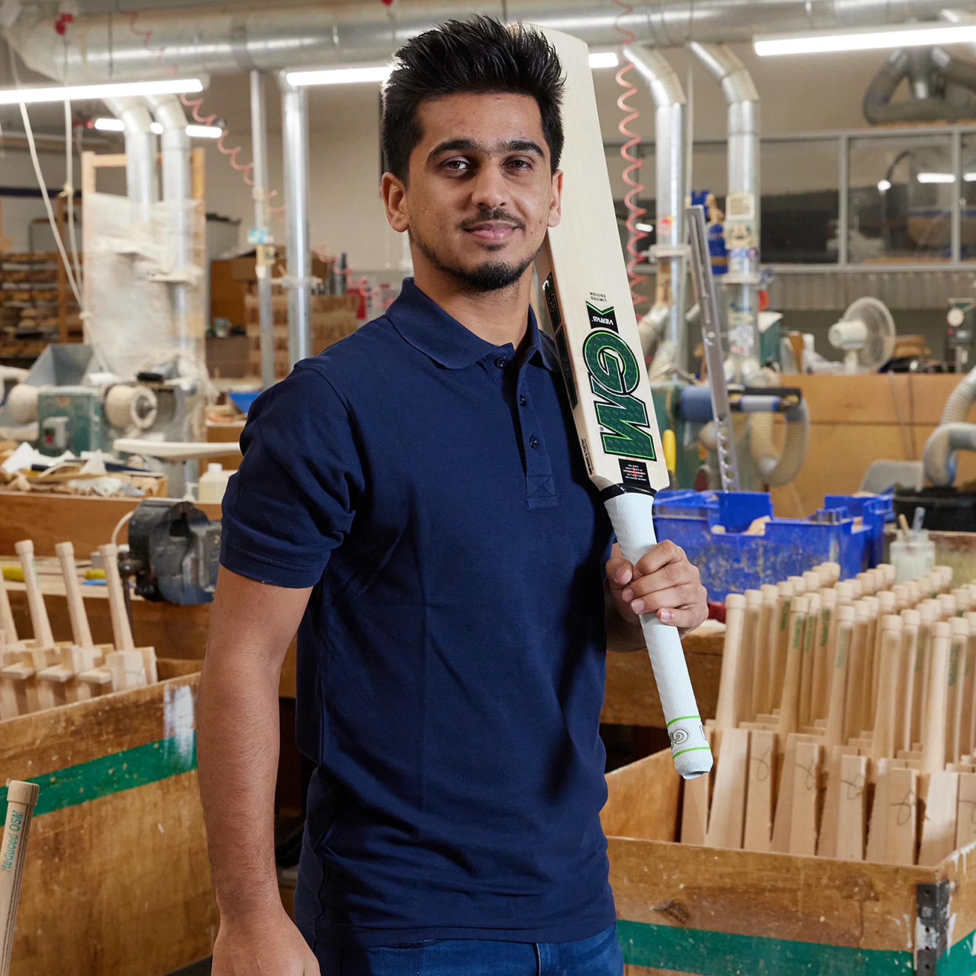 Gunn & Moore Saim Ayub 808 Cricket Bat - Image 6